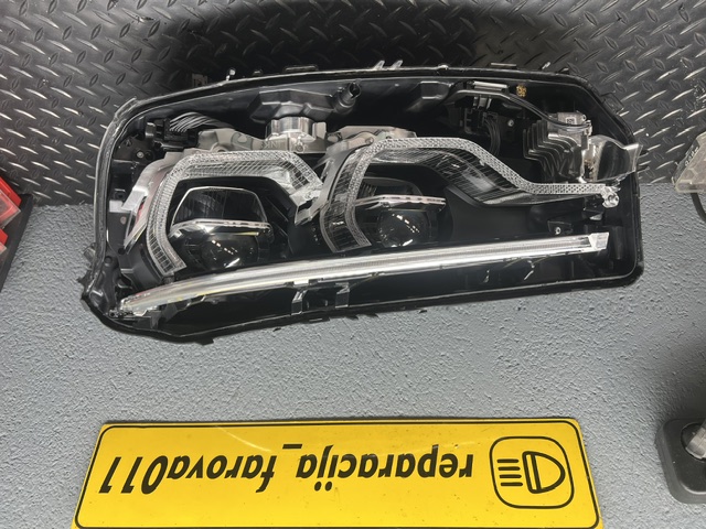 Otvoren far sa vidljivim optičkim elementima