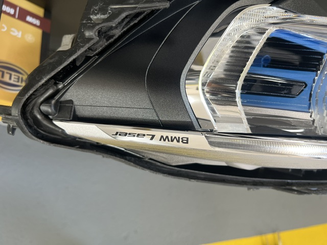 Detalj otvorenog BMW Laser fara